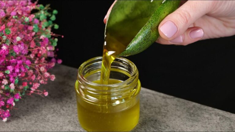 Dieser vergessene Trick verwandelt Avocado in ein Wundermittel gegen Falten…