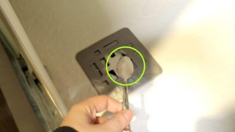 Eckelige Kanalgerüche loswerden: Der Plumber-Trick!