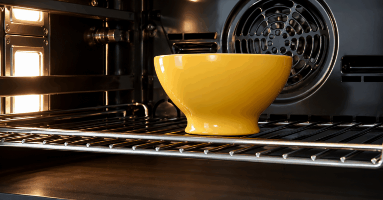 Backofen in wenigen Schritten reinigen – Mit Backpulver und Essig gegen Fett und Eingebranntes