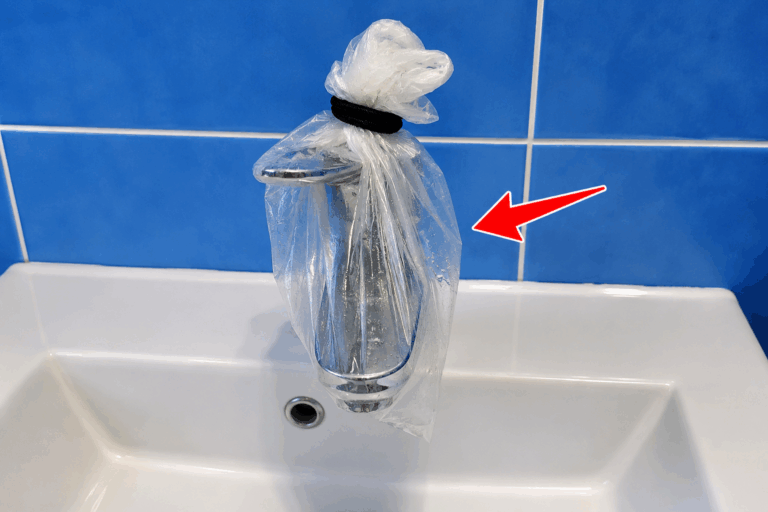 Beutel um den Wasserhahn binden: Dieser einfache Haushaltstrick hilft gegen Kalkablagerungen
